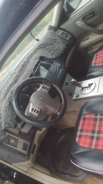 A picture of Infinite FX35 2005 model engine and gear perfect a c