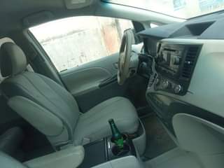A picture of 2012 Toyota Sienna