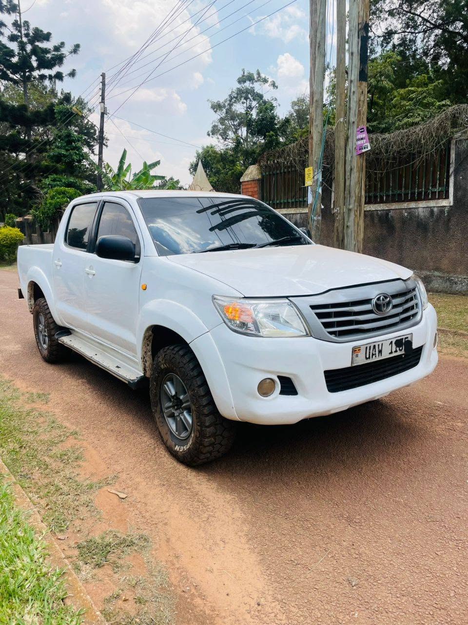 A picture of Toyota hillux manual 2014 58m money needed