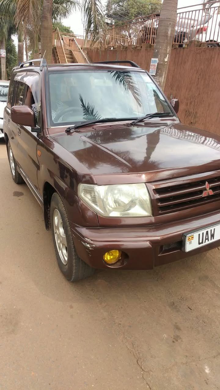 A picture of Mitsubishi pajero