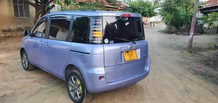 A picture of Toyota sienta