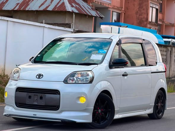 A picture of Toyota porte new model 0784336990
