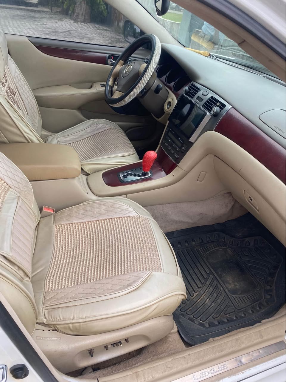 A picture of Lexus Es330