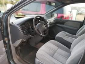 A picture of Clean used 2002 model Toyota sienna location is kaduna Price