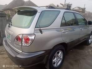 A picture of Belgium grade Lexus Rx 300 2002 model silent engine with