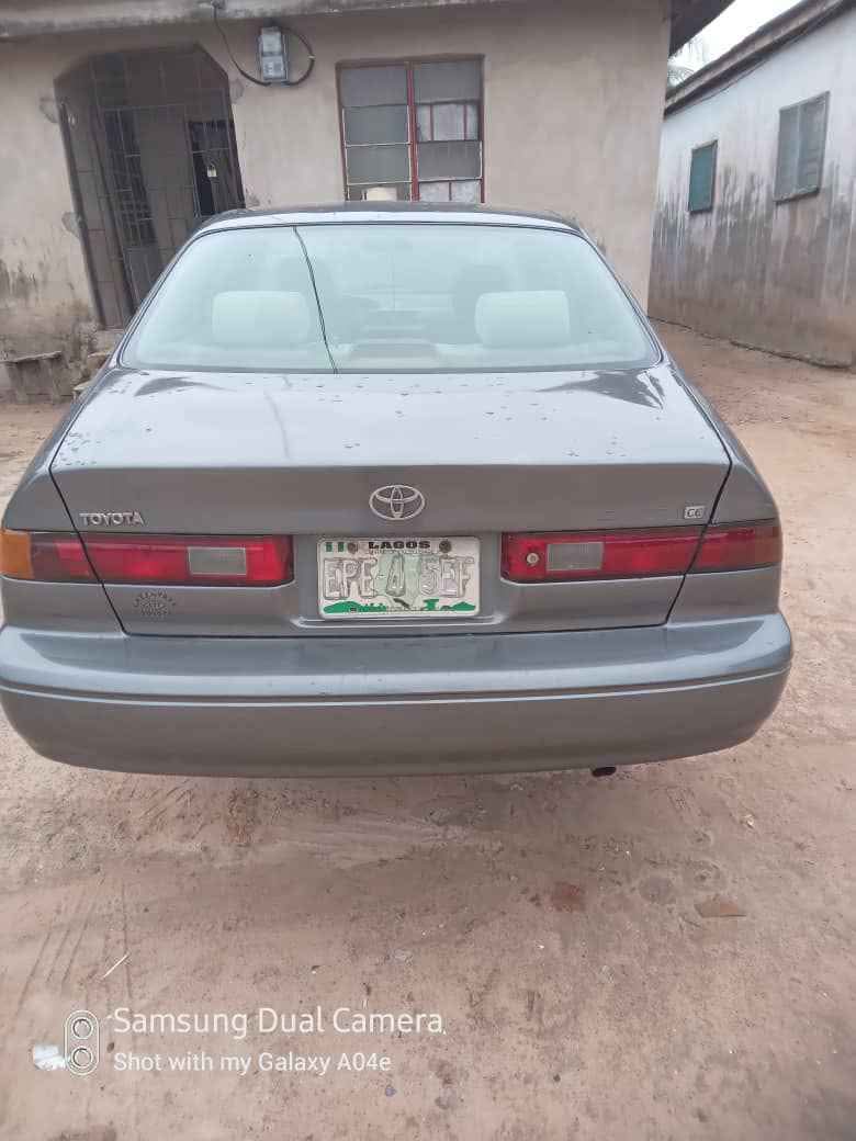 A picture of Toyota Camry tiny light working perfectly Nothing to repair buy