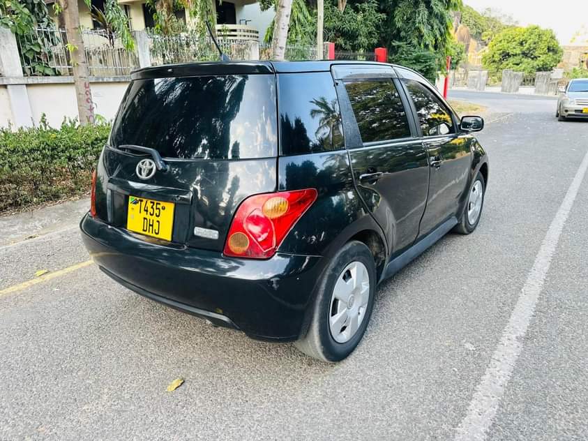 A picture of TOYOTA IST