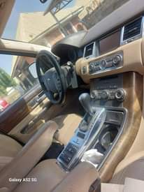A picture of Range Rover sport HSE 2010 model