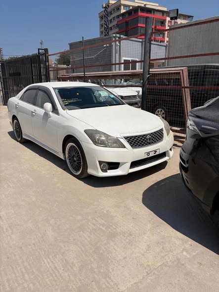 A picture of Toyota crown new model