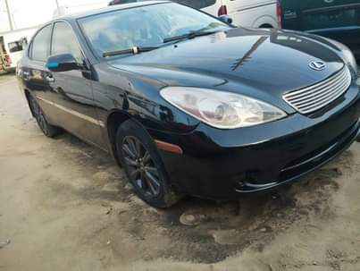 A picture of Lexus 330