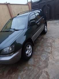 A picture of 2001 lexus