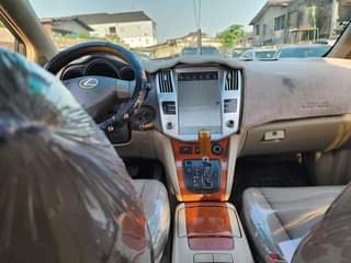 A picture of LEXUS RX330