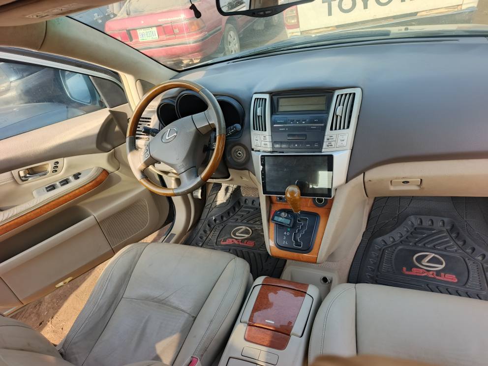A picture of Clean 2007 Rx350