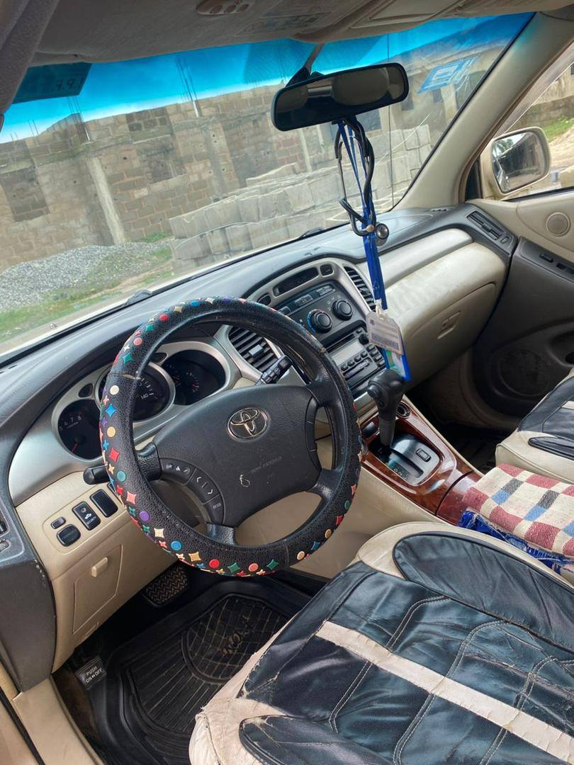 A picture of Toyota Highlander 2006