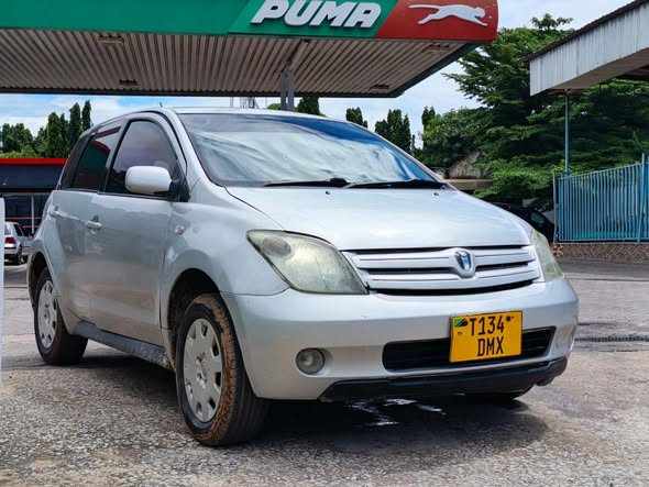 A picture of TOYOTA IST