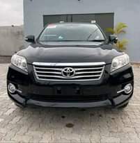 A picture of massey tracto nauza