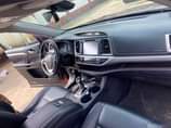 A picture of Toyota Highlander XLE 2017 registered