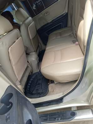 A picture of EXTREMELY CLEAN 2004 MODEL TOYOTA HIGHLANDER First body Untampered engine