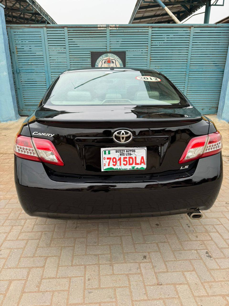 A picture of 2011 TOYOTA CAMRY LE 4plug