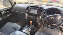A picture of V8 0789212701