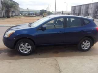 A picture of Nissan rogue 09