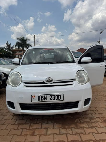 A picture of Toyota sienta