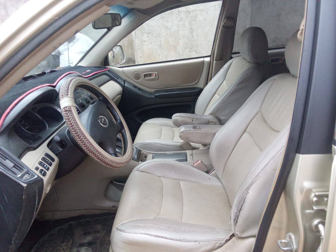 A picture of Toyota Highlander 04