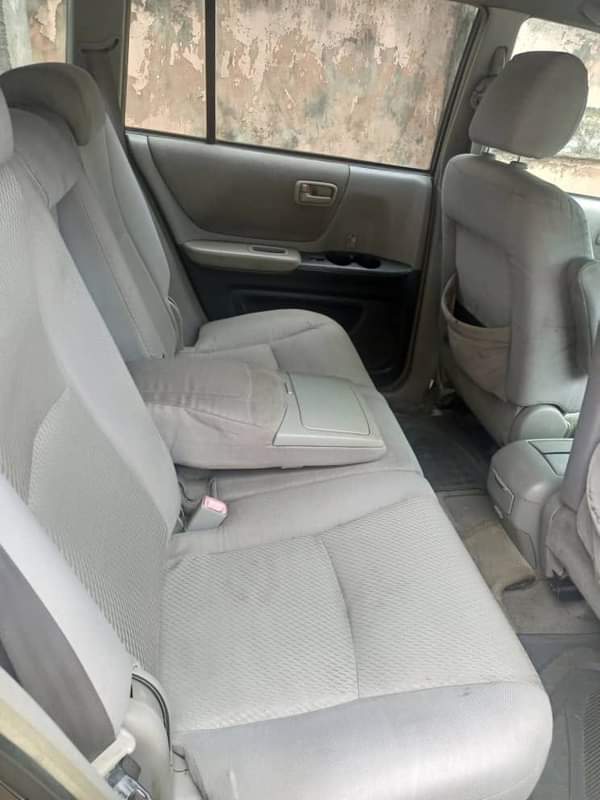 A picture of 2005 HIGHLANDER V6 Good Engine and Gearbox AC NOT COOLING