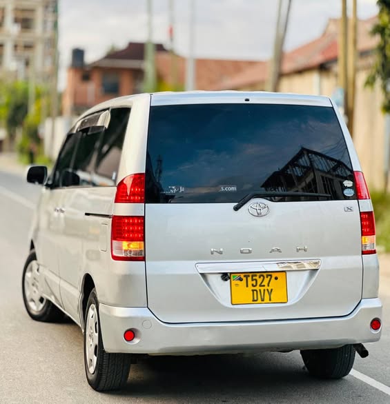 A picture of TOYOTA NOAH NEW