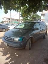 A picture of 2000 Toyota Sienna