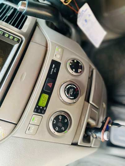A picture of TOYOTA NOAH VOXY