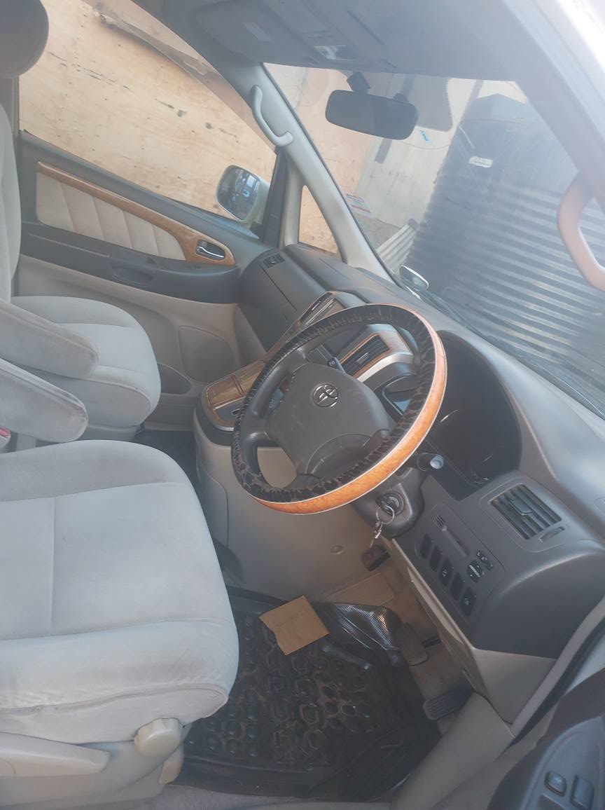 A picture of Toyota alphard 13m money needed