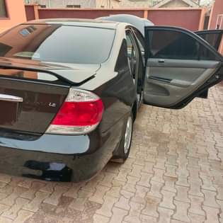 A picture of Toyota Camry 06 Nigeria used painted everything is working perfectly