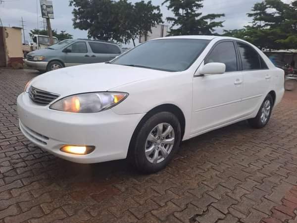 A picture of Super Clean 2006 Toyota Camry Everything untampered including AC N4