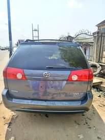 A picture of Toyota Sienna 2007 Model