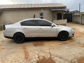 A picture of Volkswagen Passat 2007 4plugs Engine gear ac first body 2.5m