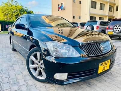 A picture of TOYOTA CROWN