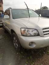 A picture of Neatly Used Toyota High landar 2005 Model Three Sitter Engine