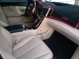 A picture of Another Distress Alert Super sharp faultless VENZA 2010 model 4PLUGS