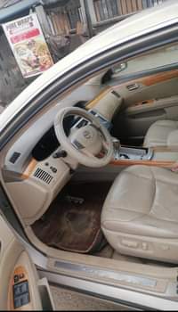 A picture of First Body Toyota Avalon 2006