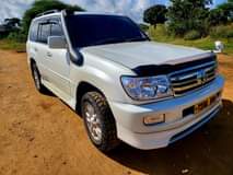 A picture of TOYOTA LAND CRUISER