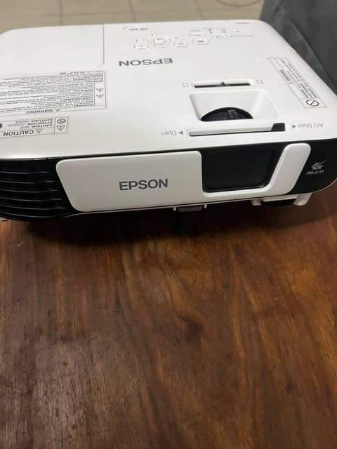 A picture of Projector high quality picture inauzwa iko kwenye hali nzuri .