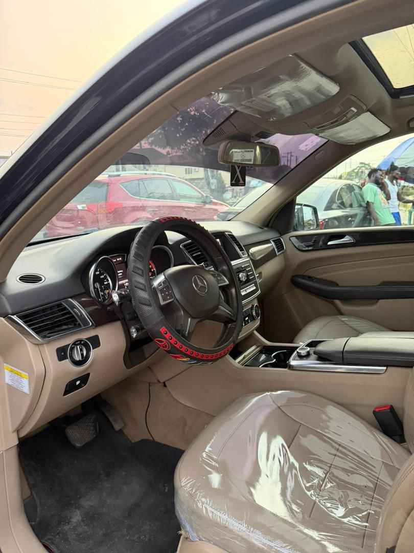 A picture of Mercedes Benz ML350