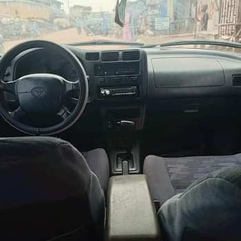A picture of Toyota RAV4 2000 model v4