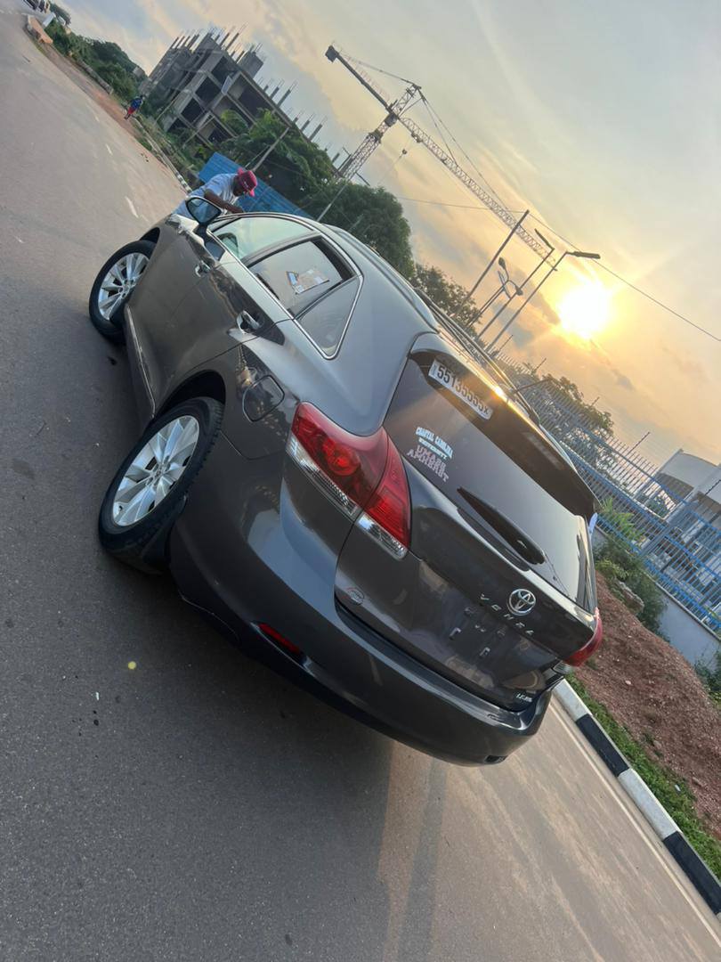 A picture of Toyota venza 2014