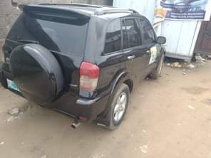 A picture of 2005 TOYOTA RAV4 SHARP GEAR CHILLING AC CLEAN INTERIOR COME
