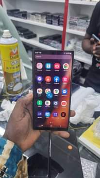A picture of UK used original phones.