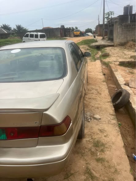 A picture of Toyota Camry drop light Good engine Smooth gear Ac cooling