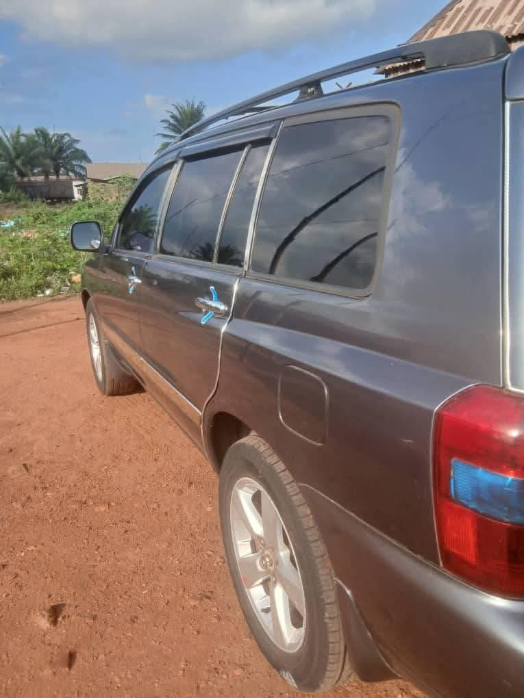 A picture of Toyota Highlander 07