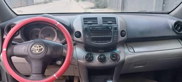 A picture of Toyota RAV4 2008 model 4 Plugs A few years used